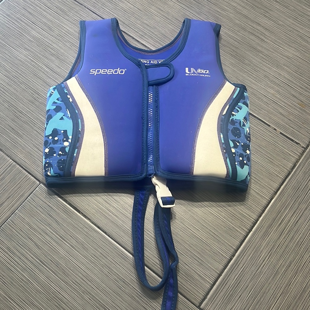 Authentic Speedo kids life jacket vest age 2-4 yrs